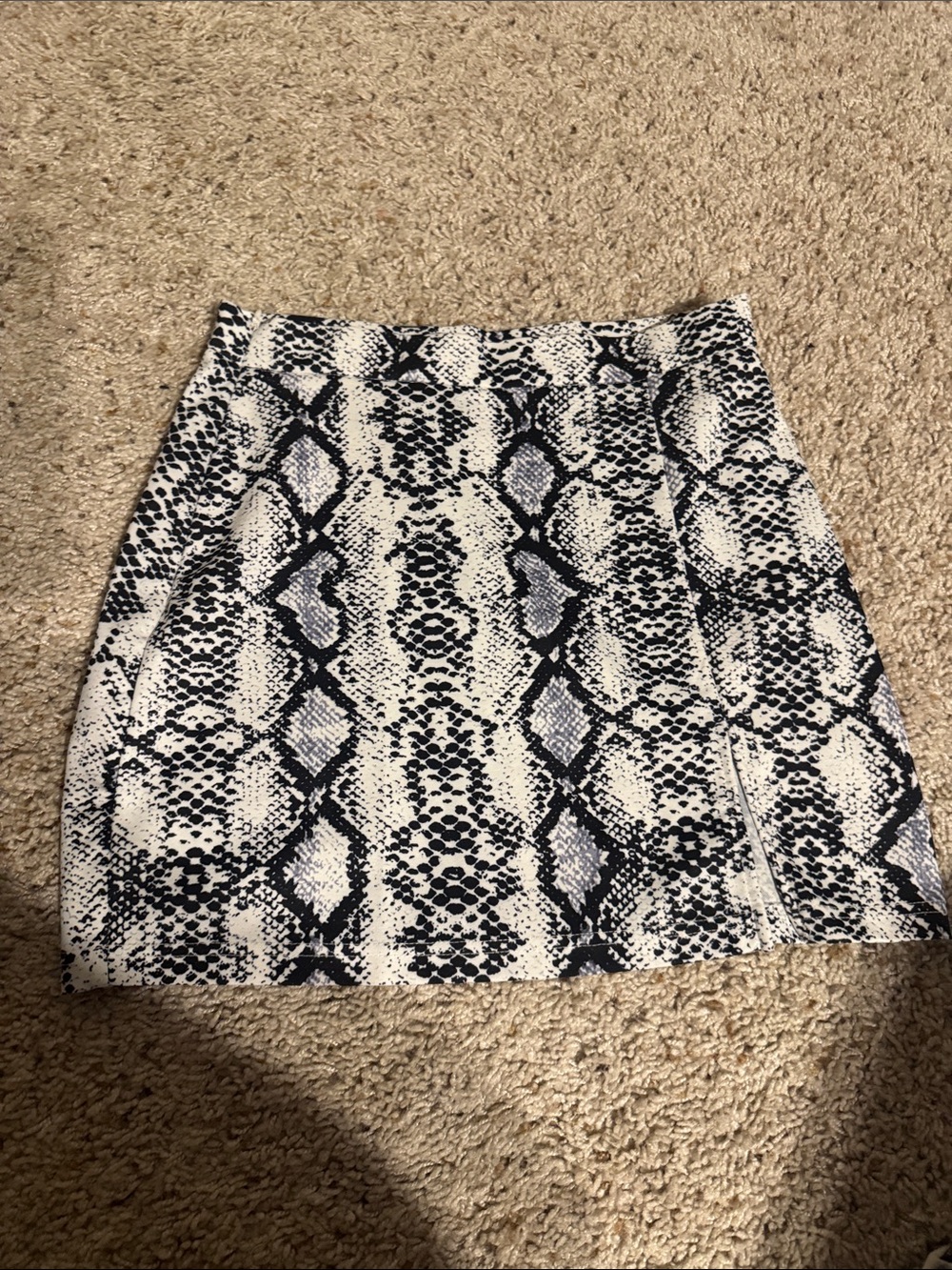 SHEIN Black and White Snake-Print Mini Skirt